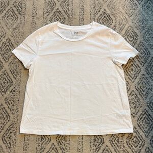 GAP Women’s Classic White Tee L